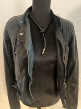 Load image into Gallery viewer, Black Leather Lariat w/ Rattlesnake Vertebrae