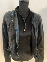 Load image into Gallery viewer, Black Leather Lariat w/ Rattlesnake Vertebrae