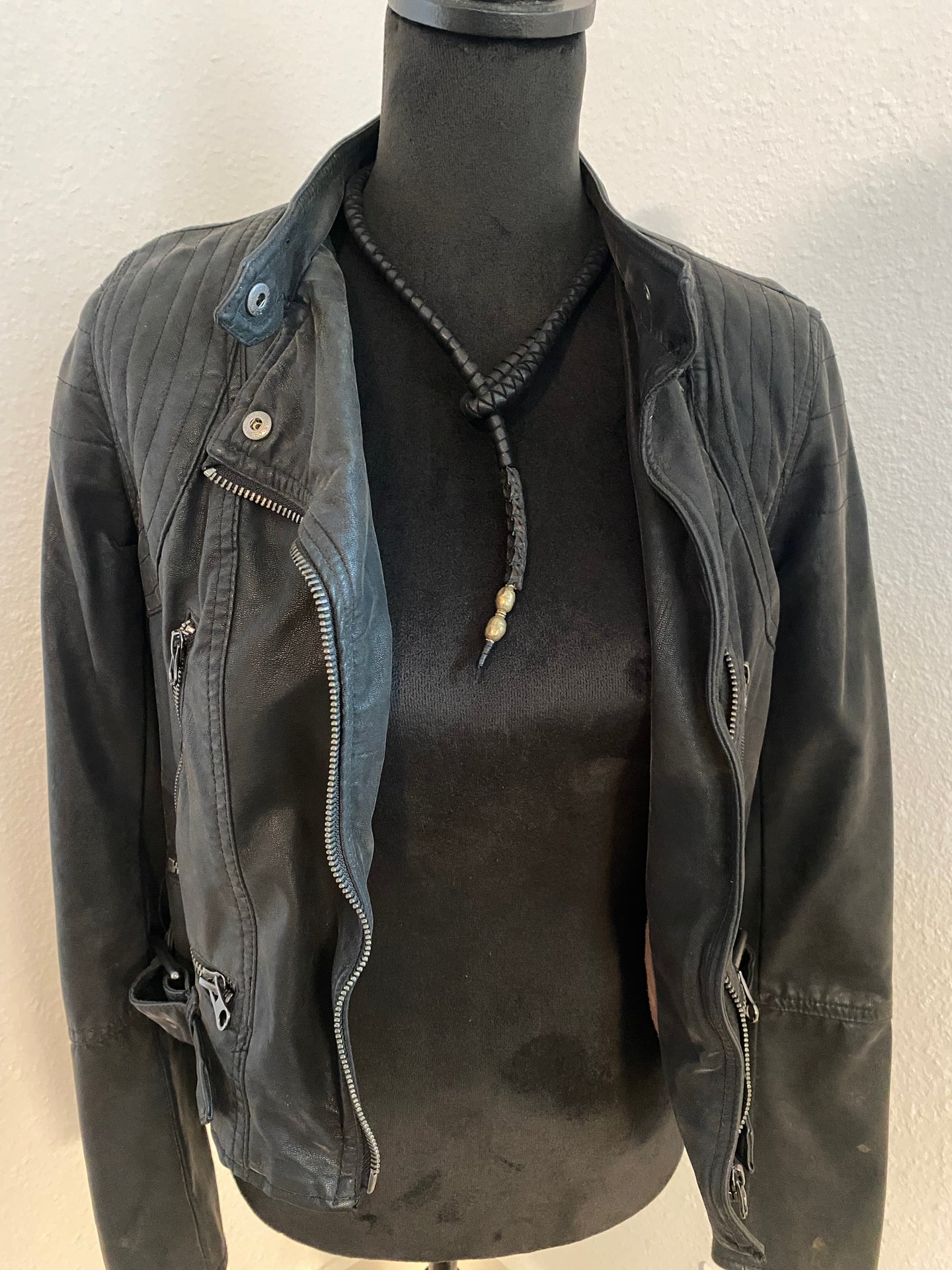 Black Leather Lariat w/ Rattlesnake Vertebrae